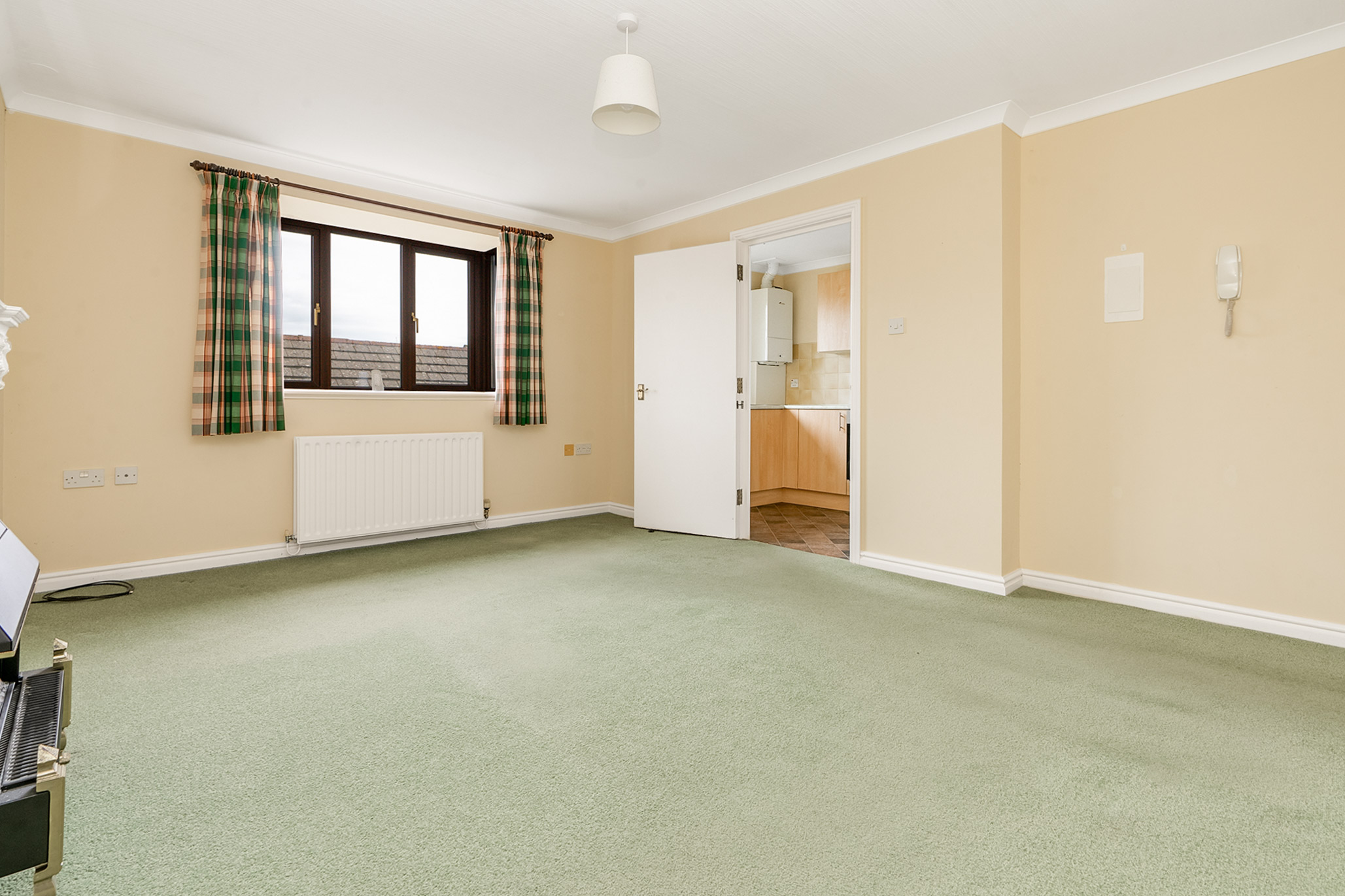 16 Godred Court, Kings Reach, Ramsey. - Photo 4 of 12