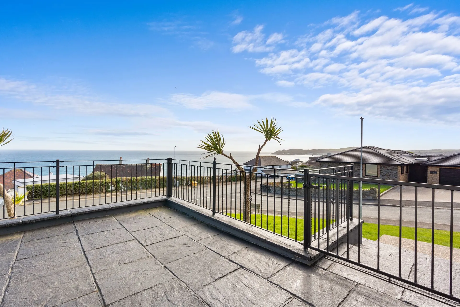 6 bed detached house for sale in Howe Road, Onchan, IM3. - Photo 5 of 51