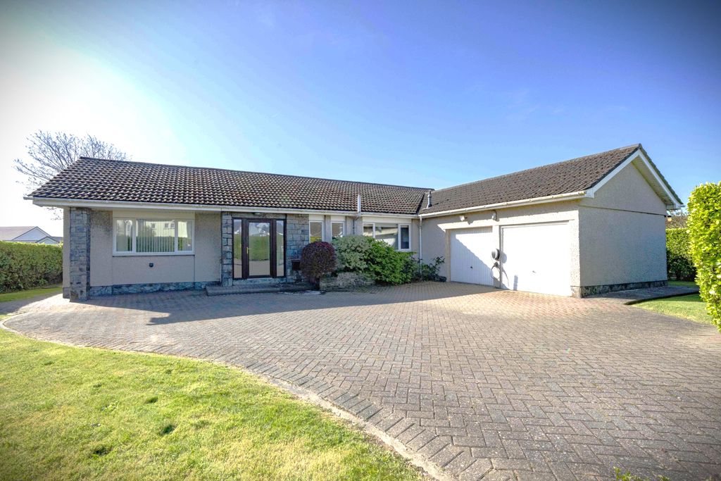2 Homefield Park, Ballasalla IM9 2EL. - Photo 1 of 36