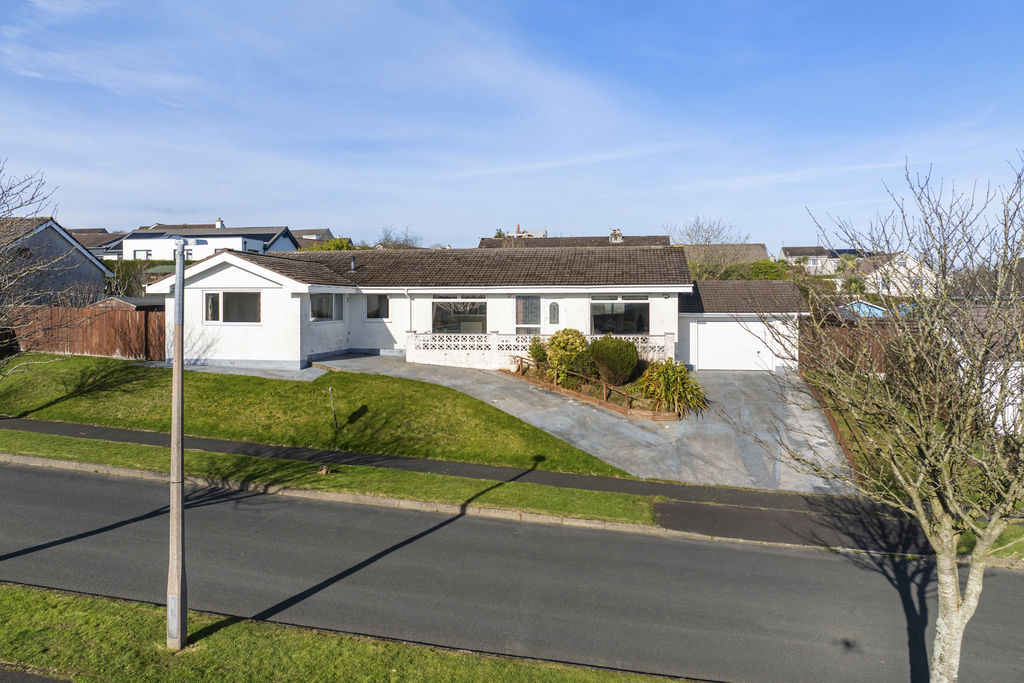 9 Sunnybank Avenue, Onchan IM3 3BW. - Photo 1 of 29