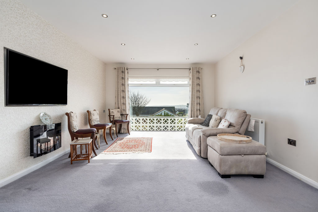 9 Sunnybank Avenue, Onchan IM3 3BW. - Photo 4 of 29