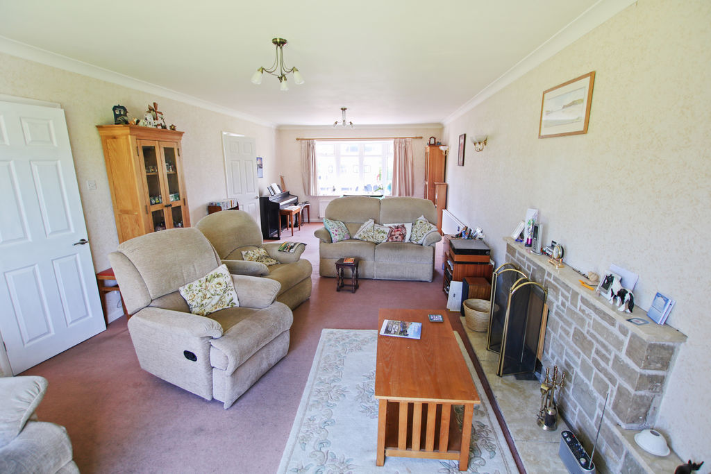 37 Droghadfayle Road, Port Erin IM9 6EN. - Photo 4 of 50